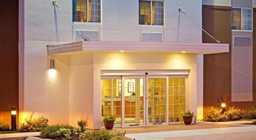 Candlewood Suites Белвью Экстерьер фото